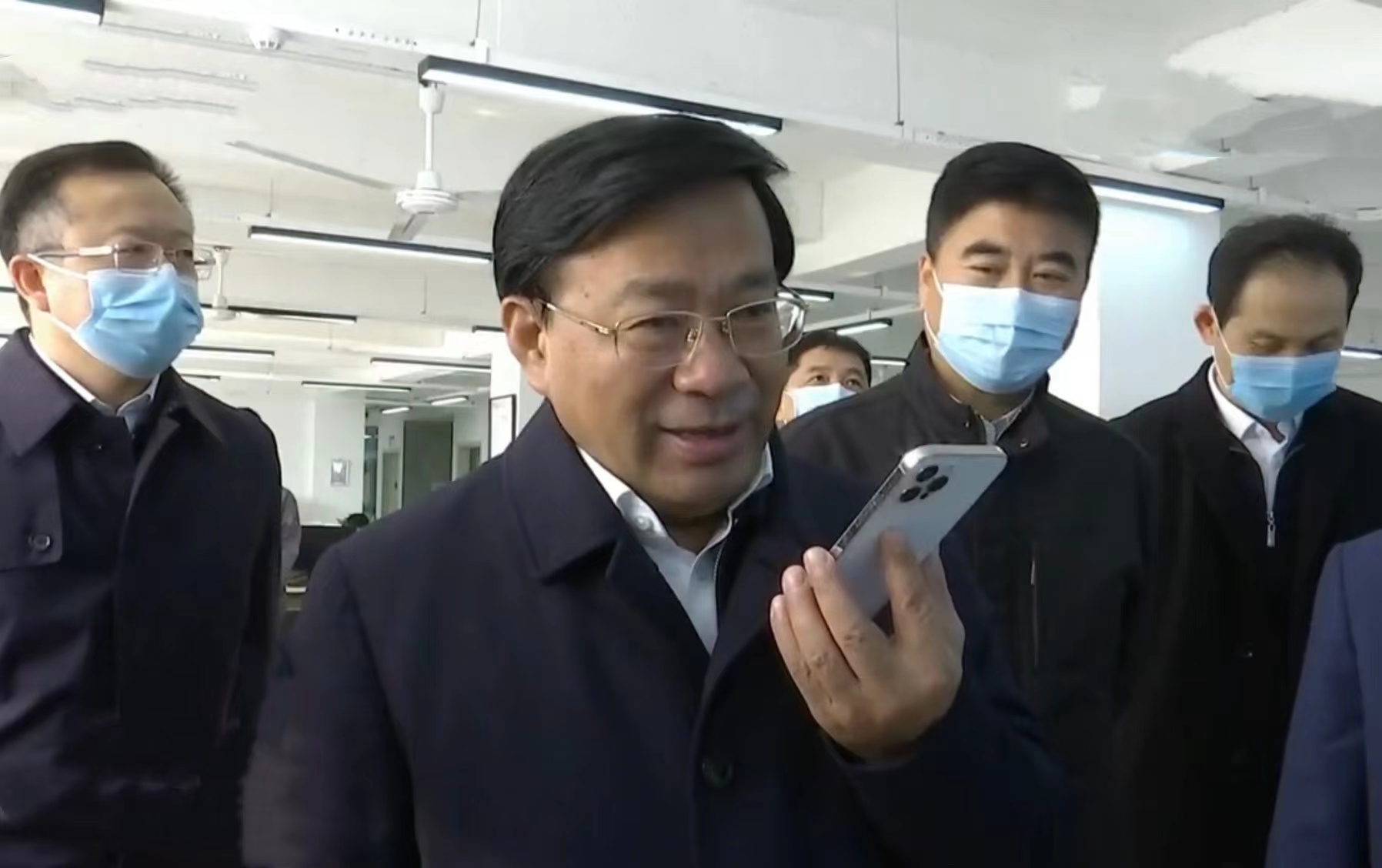 19 吉林省委副书记、省长韩俊莅临新宝GG伊通供热 2021.11.2.jpg