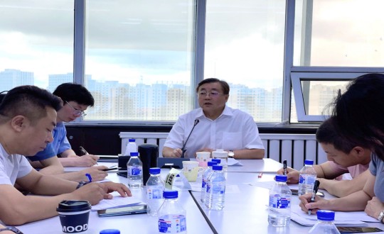 2024年7月26日，，，，，，，，董事长在新宝GG商学院主干班共创钻研会上做总结讲话_副本.jpg