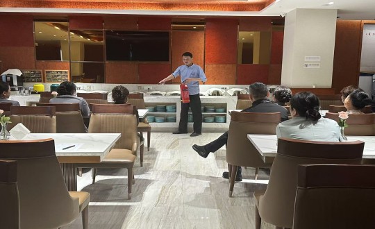 2.长白山新宝GG旅馆组织开展消防清静培训_副本.jpg
