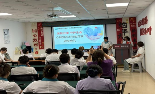 15.医疗公司举行心肺苏醒手艺竞赛_副本.jpg